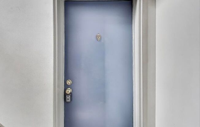 Convenient and Stylish 2-bedroom close to Metro