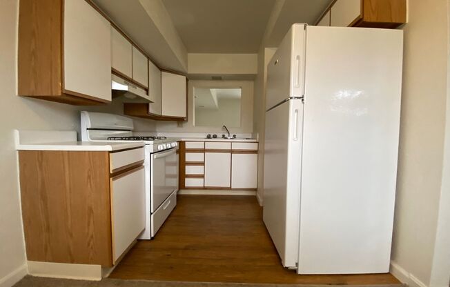 2 beds, 1 bath, $1,175, Unit 703