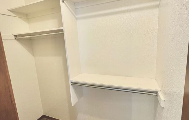 2 beds, 1 bath, 850 sqft, $850, Unit 7B