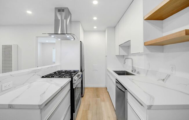 519 Hill St in Santa Monica!  Steps to Main St and the beach!