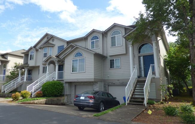 3 Bed Lakeside Townhouse in Gated Community