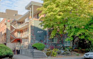 Shuksan Apartments