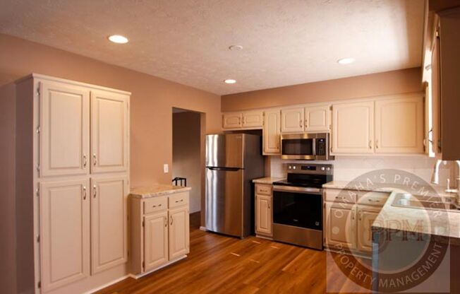 Charming 6 Bed 2 Bath Home Near the Offutt