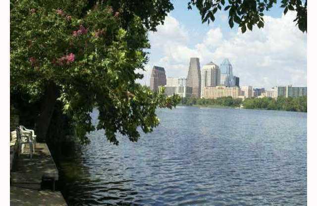 2 bed/1 ba: Lady Bird Lake Condo, Short Walk to Downtown!