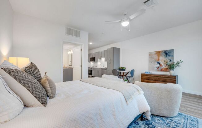 Studio, 1 bath, 608 sqft, $1,375