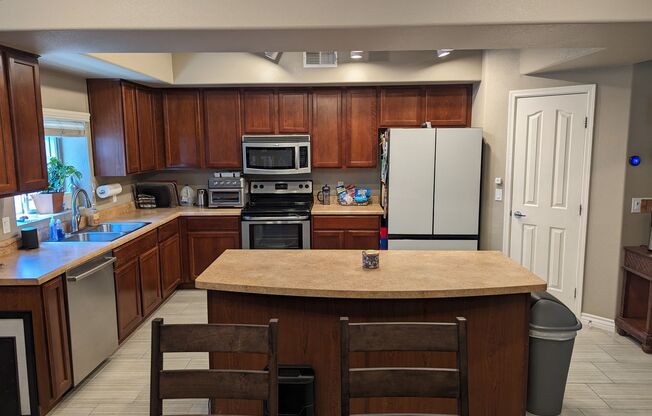 3 beds, 2.5 baths, $2,250, Unit unit 1290
