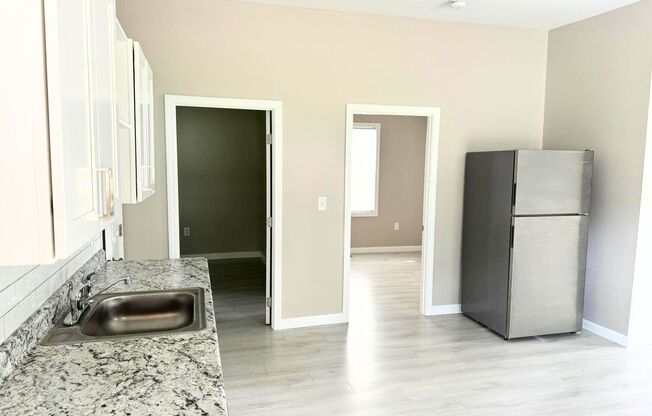 2 beds, 1 bath, $1,450, Unit 25 Dale