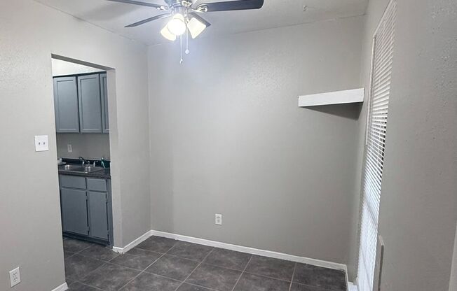 2 beds, 1 bath, $899, Unit 11