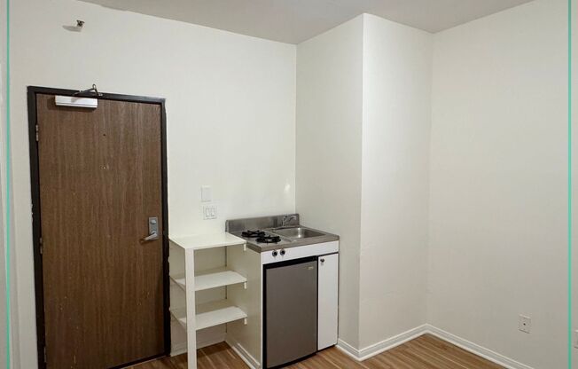 Studio, 1 bath, $989, Unit 118