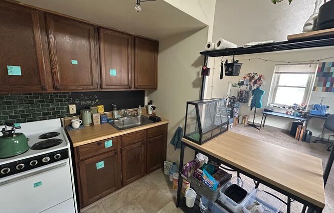 1 bed, 1 bath, $895, Unit 713