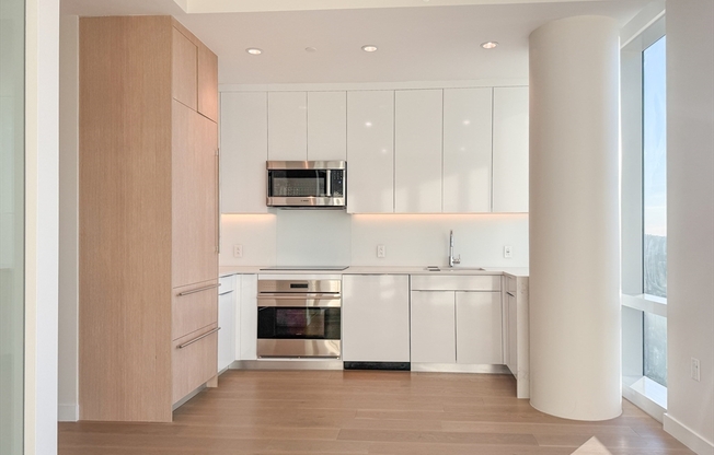 1 bed, 1 bath, 612 sqft, $4,200, Unit 24G