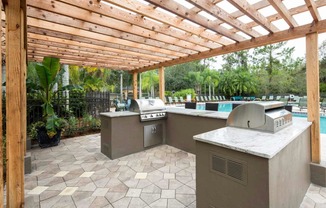 Outdoor Kitchen Area at The Grand Reserve at Tampa Palms Apartments, Florida