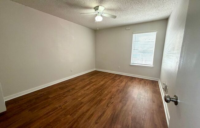 2 beds, 1 bath, 900 sqft, $1,299, Unit ELP2202-131