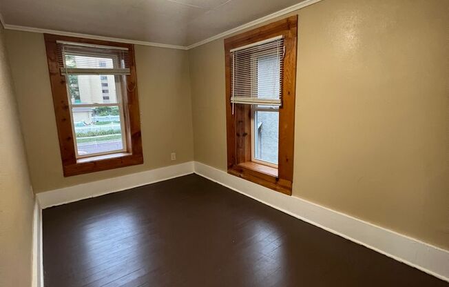 4 beds, 1 bath, $2,000