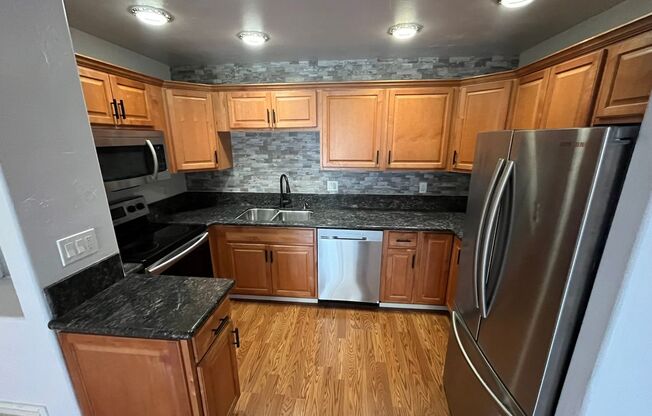 Cozy 1 Bedroom Condo with Walk-In Closet & Patio
