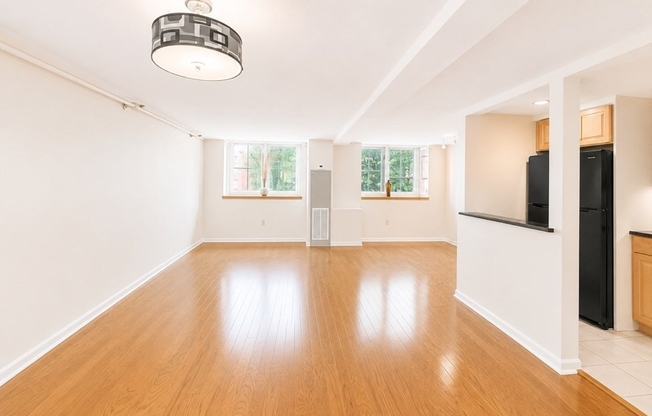 2 beds, 1.5 baths, 1,454 sqft, $2,300, Unit 204