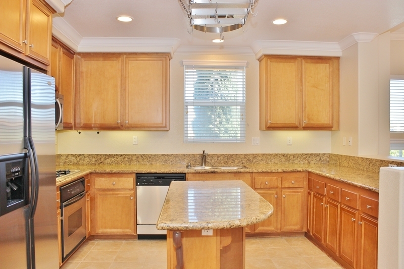 Spacious 3BR/2.5BA Townhome in Gated Community – Prime San Diego Location!