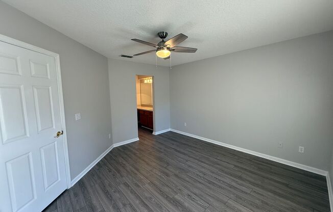 3 beds, 2.5 baths, $1,800, Unit UNIT C