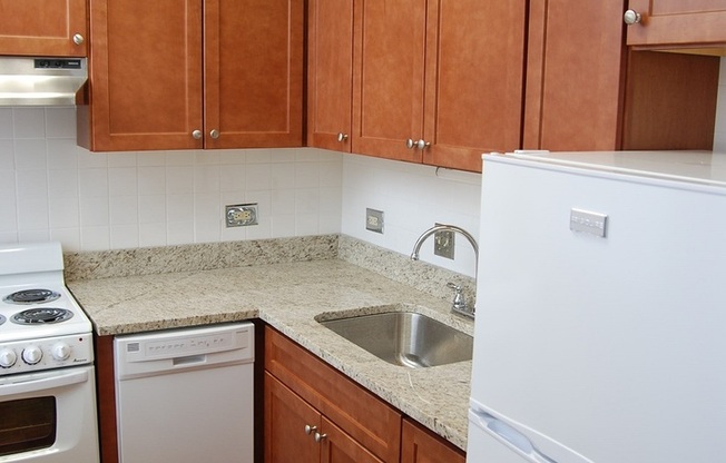 Studio, 1 bath, 300 sqft, $1,595, Unit 620-206