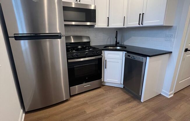 1 bed, 1 bath, $1,100, Unit Unit 3