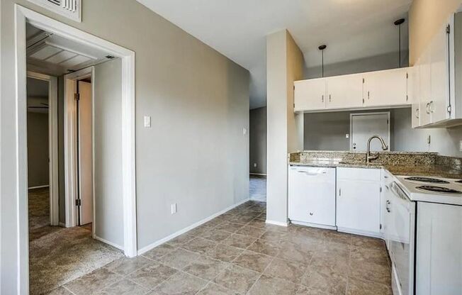 2 beds, 1 bath, $1,225, Unit # 202