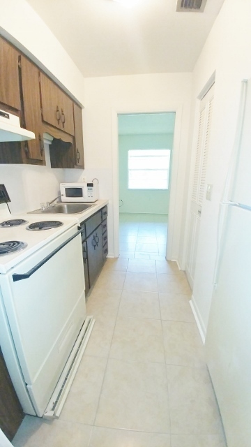 1 bed, 1 bath, 600 sqft, $900, Unit 06