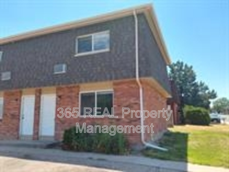 706 37 AVE