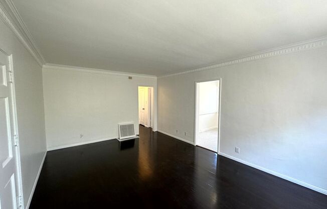 1 bed, 1 bath, 850 sqft, $2,295, Unit 626 N Spaulding Ave