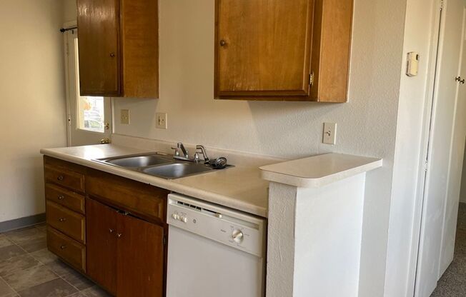 <b>Two Bedroom Condo With Newer Flooring and Paint.<br><br>