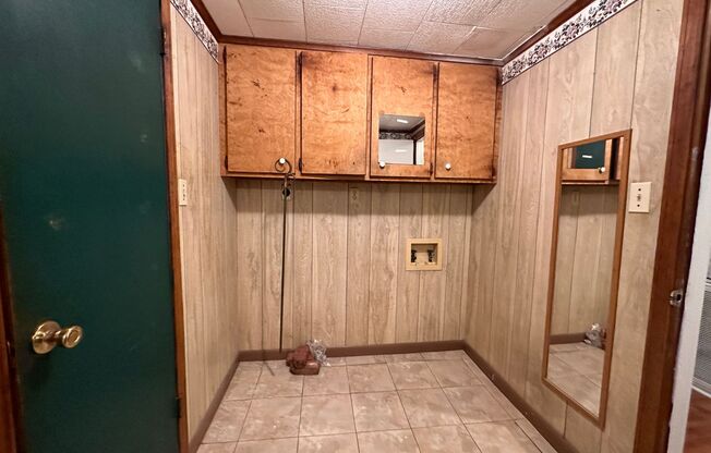 3 beds, 1 bath, $800