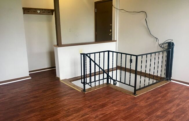 3 beds, 1 bath, 700 sqft, $1,375, Unit 10