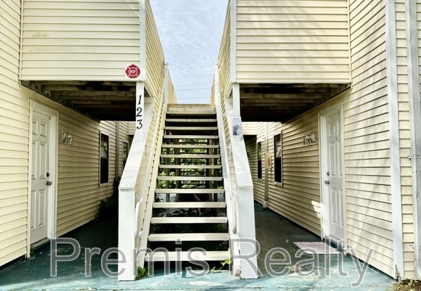 123 LOBLOLLY CT
