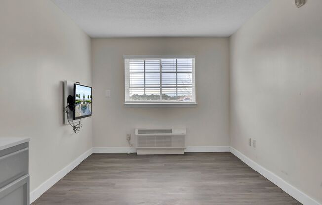 Studio, 1 bath, $1,050, Unit 211