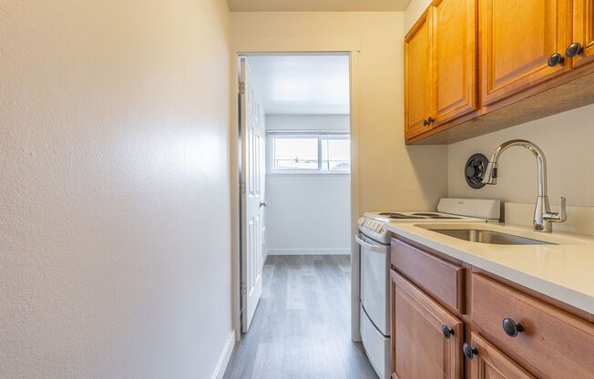 1 bed, 1 bath, 423 sqft, $1,295, Unit 01