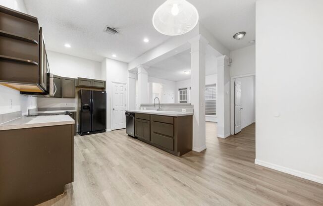 834 Lake Evalyn Dr. - 3 bedroom 2 bath 2 car garage