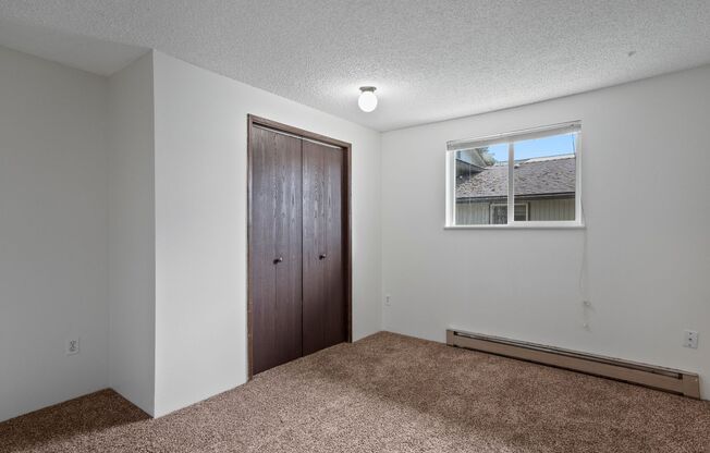 2 beds, 1 bath, $1,095, Unit 2522