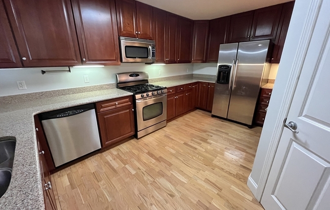 320 Rindge Ave