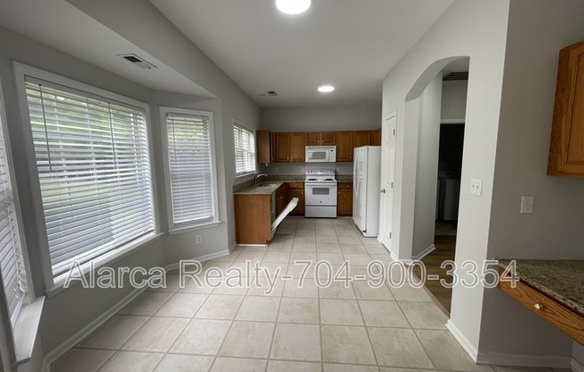 9205 MITCHELL GLN DR