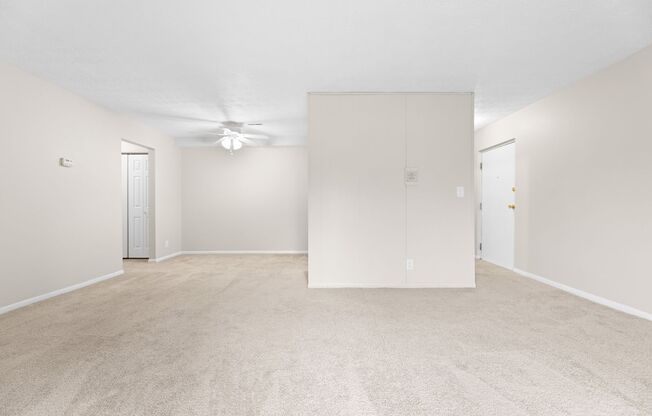 2 beds, 1 bath, 800 sqft, $1,100, Unit 379-206