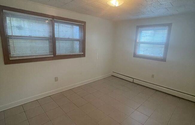 2 beds, 1 bath, 903 sqft, $1,110, Unit D-6