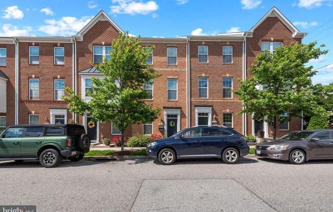 Welcome to 4626 Fait Avenue, a 2bd 2.5bth home in the coveted O'Donnell Square community!