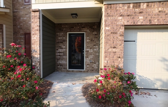Modern 3BR Townhome - Swim/Tennis and More!