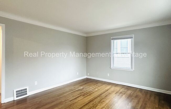 Charming 3 Bedroom Bungalow in Prime Ferndale Location!