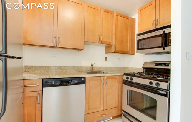 2 beds, 2 baths, $9,000, Unit 32C