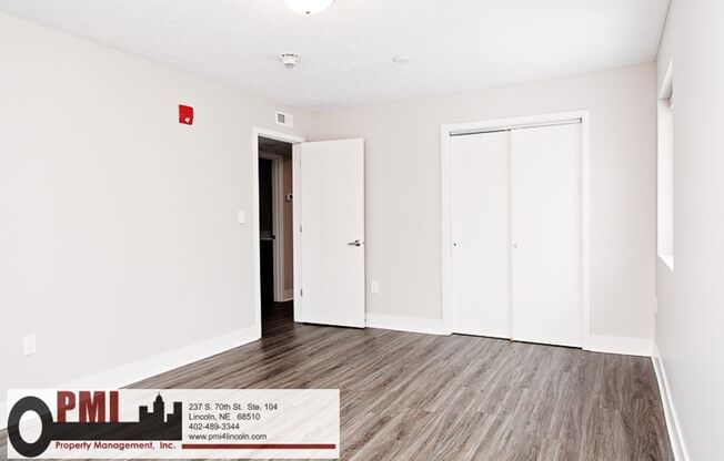 2 beds, 1 bath, $995, Unit 4001 Holdrege St. #16