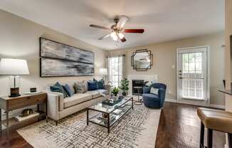 ount Vernon Apartments | Desoto TX | Spacious Floor Plans with Hardwood Style Flooring