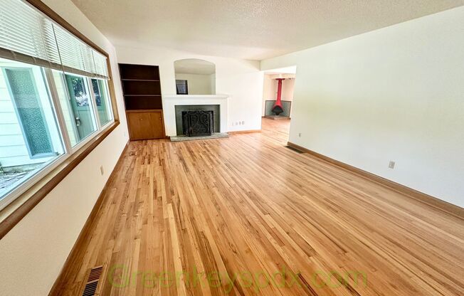 Mid-Century Classic House in Reedwood Neighborhood - Eastmoreland