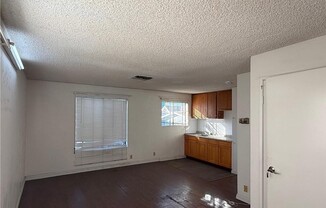 713 N GRAND AVE