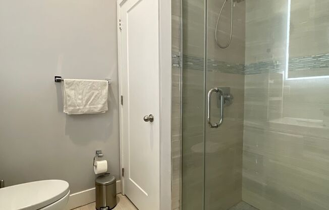 1 bed, 1.5 baths, $1,695, Unit Apt 37