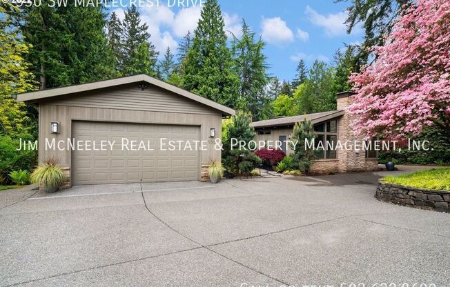 530 SW MAPLECREST DR